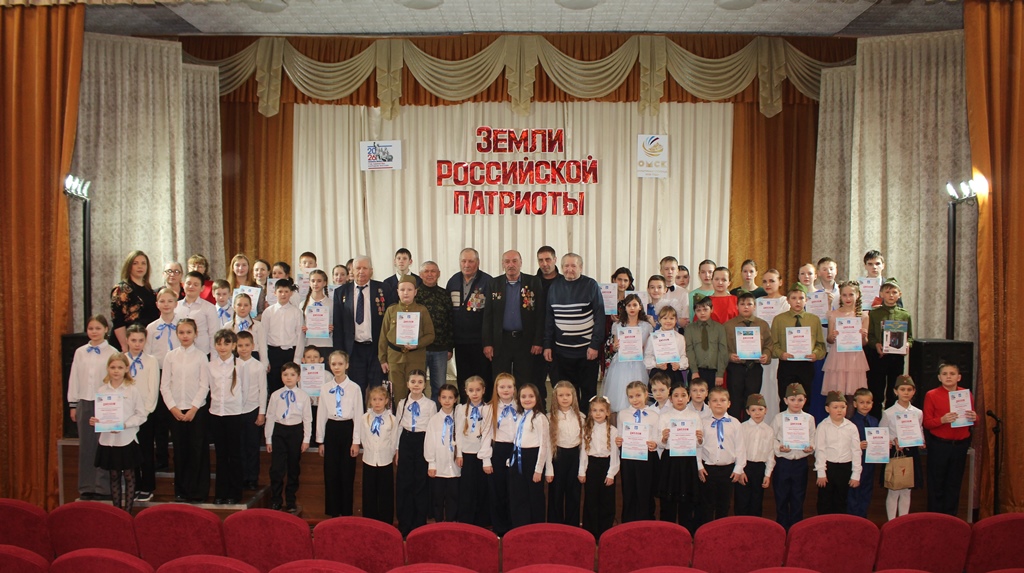 Финал районного фестиваля-конкурса чтецов, самодеятельных поэтов, исполнителей патриотической и авторской песни &laquo;Земли российской патриоты&raquo;