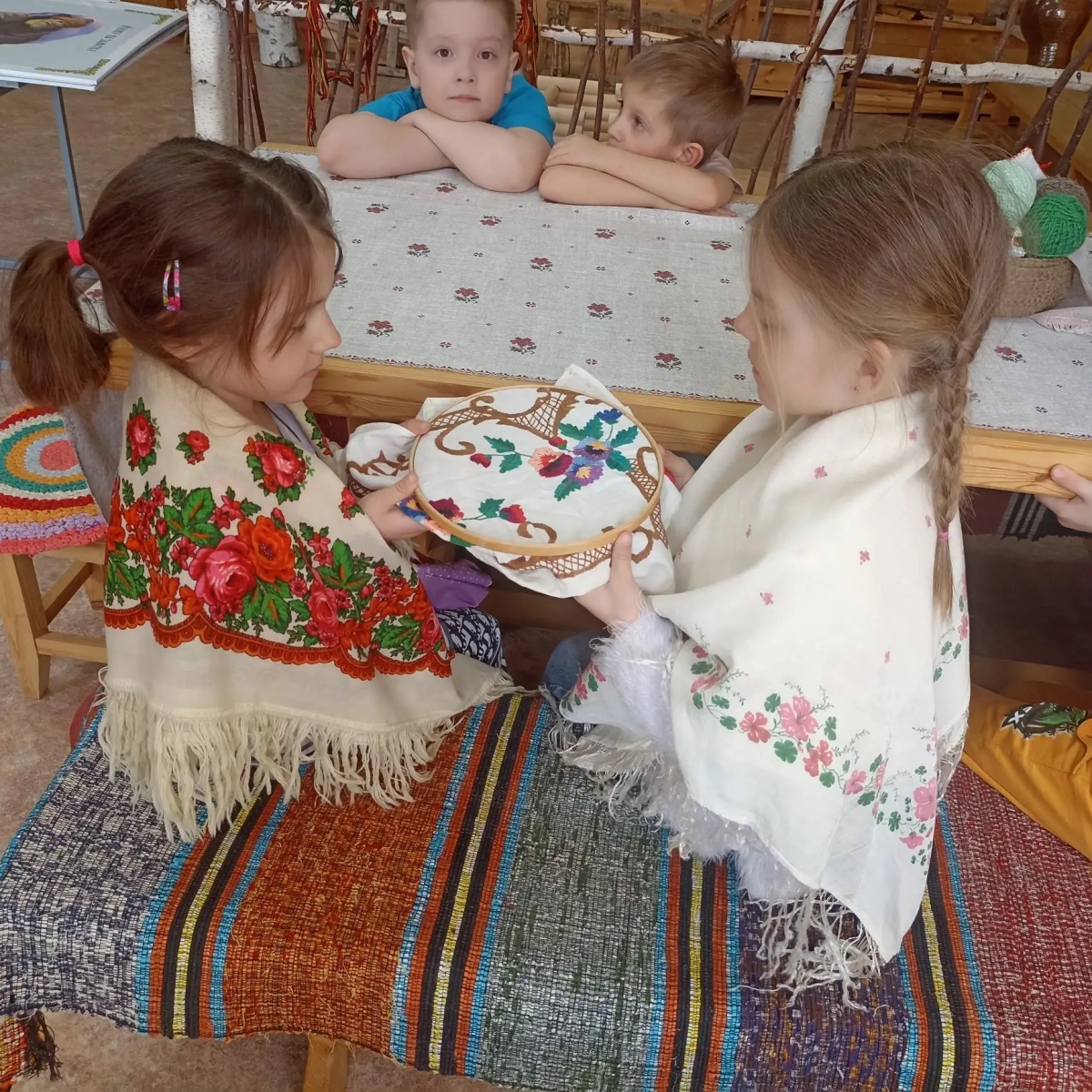 ТАМ, ГДЕ ОЖИВАЕТ ПРОШЛОЕ