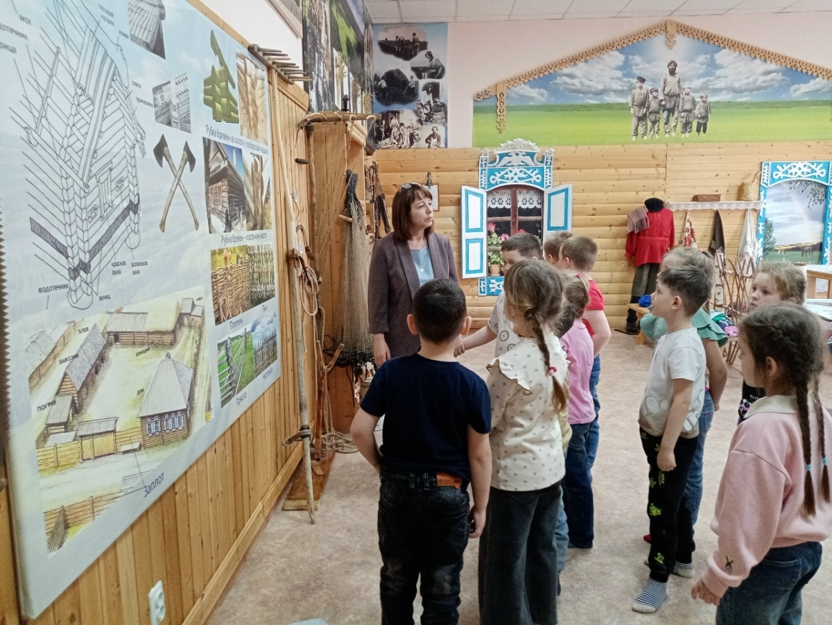 ЗНАКОМСТВО С КУЛЬТУРОЙ И БЫТОМ ПРЕДКОВ